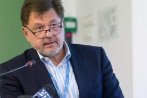 Rafila: „Mai bine o activitate pe terase reglementată, care reduce riscul, decât o situaţie nereglementată care creşte riscul”