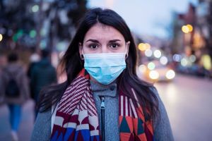 Orădenii îşi vor putea cumpăra măşti la preţul de 1,5 lei de la chioşcurile OTL, din pieţele Oradiei şi de la Primărie.