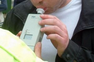 ŞOFERUL BEAT A FĂCUT ACCIDENT DE FAŢĂ CU JANDARMII