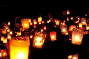 17 mai, „Ziua Internaţională a Lumânărilor Aprinse”, în memoria victimelor HIV/SIDA