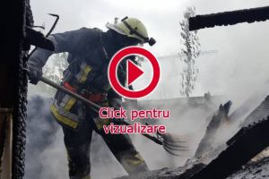 Casa unei familii din Plopeni, salvată in extremis de pompieri de la incendiu