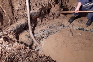 Avarie importantă la reţeau de apă a municipiului Târgovişte. S-a lucrat peste noapte
