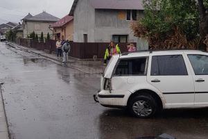 Accident în Iţcani, între un VW Polo şi un VW Passat
