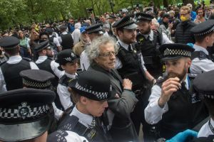 „Să vă fie ruşine! Să vă fie ruşine! Libertate! Libertate!” 17 mai. Proteste faţă de restricţiile din timpul pandemiei coronavirus in toata Europa