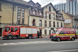 VIDEO FOTO: Tentativă de sinucidere la Sibiu – Un bărbat vrea să se arunce de la etaj
