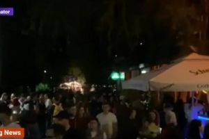Petrecere fără griji: Sute de oameni au chefuit în Parcul Herăstrău, înghesuiţi şi fără măşti (VIDEO)