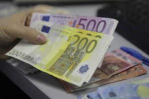 Analiză săptămânală: Euro s-a oprit la 4,84 lei