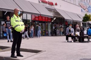 Începe starea de alertă: Amenzi de până la 2.500 de lei pentru românii care nu poartă mască în spaţiile publice închise