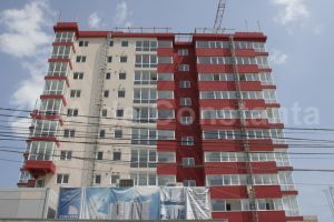 Imobilul de zece etaje, ridicat de Alcor Merchant SRL pe strada Unirii din Constanta, supraetajat cu inca trei nivele