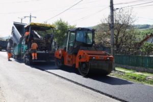 Start la reparaţii pe drumurile judeţene