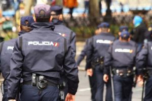 11 români din Spania, arestaţi pentru trafic cu muncitori agricoli