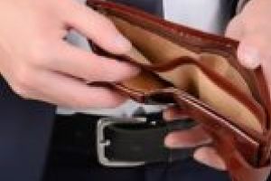 Salarii de pomină la Universitatea „Eftimie Murgu”: profesorii universitari au primit pentru luna aprilie exorbitanta sumă de 278 de lei!