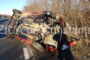 Eveniment rutier cu victima in judetul Tulcea. O masina s-a rasturat  
