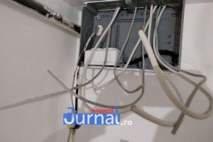 Incredibil! Doi puşti de 10 ani i-au tăiat cablul de internet profesorului de matematică pentru că le dădea prea multe teme!