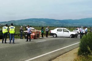 ACUM: Accident rutier pe şoseaua Vrancei | Un tractor şi un autoturism implicate în accident