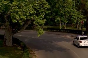 Poliţiştii locali patrulează prin parcuri şi dau sfaturi: aruncaţi măştile folosite doar în coşurile de gunoi amplasate în locurile publice