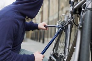 Copil de 15 ani prins că a furat o bicicletă – Se plimba cu ea prin Sibiu