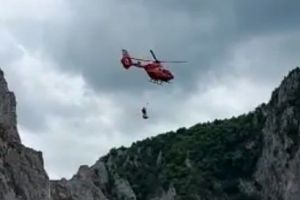 Bărbat căzut de la 20 de metri preluat de un elicopter SMURD Târgu Mureş!