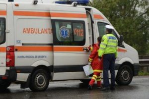 Minor de 7 ani acroşat de un autoturism în comuna Gălăuţaş