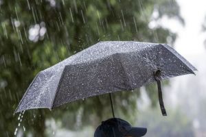 Avertizare ANM: Ploi torenţiale, vijelii şi descărcări electrice în aproape toată ţara