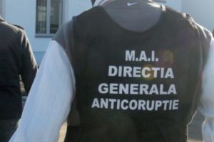 DOI POLIŢIŞTI ARGEŞENI, JUDECAŢI PENTRU LUARE DE MITĂ