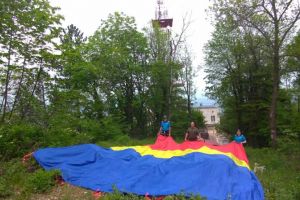 Tricolorul de pe Tâmpa a fost înlocuit! (FOTO+VIDEO)