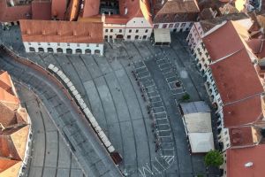 Piaţa Mică devine pietonală pe jumătate – Terasele din centru se pot extinde