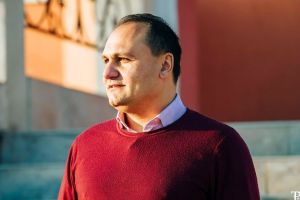 Cine este aiudeanul care a distribuit 500 pachete cu alimente pe timp de pandemie şi în perioada stării de urgenţă