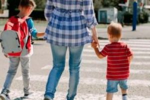 Legea prin care părinţii îşi pot lua zile libere până la terminarea şcolii, promulgată