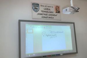 Se desfasoara cursuri cu elevii ca si cand sunt in clasa: Table interactive la Liceul Tehnologic “Dimitrie Leonida din Constanta. In ce alte scoli se vor mai folosi 