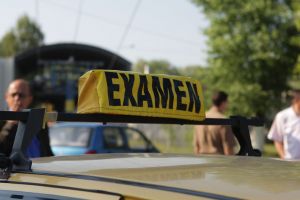Se reiau activităţile de examinare pentru obţinerea permisului de conducere. Precizări importante