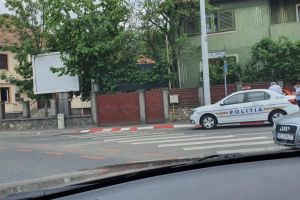 FOTO: Mopedist implicat într-un accident la Sibiu – Nu avea permis de conducere