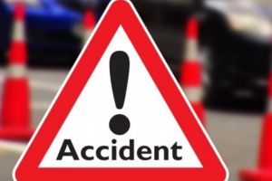 Doi răniţi grav, într-un accident produs de un şofer în vârstă de 19 ani care nu a ...