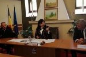 Fonduri europene pentru Universitatea din Craiova, primul din cele şapte proiecte câştigate de Universitatea din Craiova a fost semnat pe 14 mai 2020, la sediul ADR SV Oltenia de către Rectorul Universităţii din Craiova, Cezar Ionuţ SPÎNU