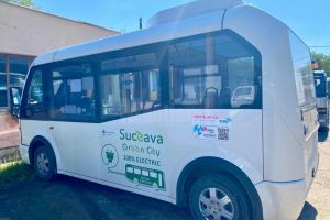 Cinci autobuze electrice din parcul auto al TPL Suceava au fost echipate cu folie antimicrobiană