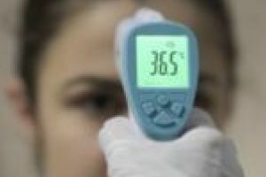 Medicul Virgil Musta: nu este nimic anormal în verificarea temperaturii clienţilor de către paznicii magazinelor