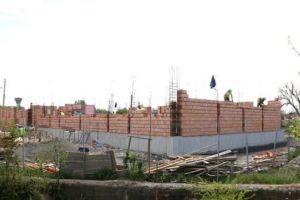 Schimb de replici Gabriel Toncean – Maria Precup  pe tema blocului de locuinţe sociale de pe strada Ierbuş