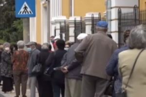 Bulucul bolnavilor si saracia pensionarilor braileni / Cozi pentru “o gura de sanatate” si cativa lei in buzunar