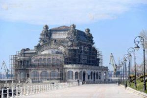 Constanţa: Copii şi nepoţi ai deţinuţilor care au renovat Cazinoul în 1950 au vizitat edificiul aflat în reabilitare