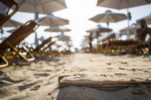 Ce reguli trebuie să respectăm pe litoralul românesc – Care va fi distanţa dintre şezlonguri