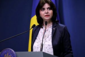 Ministrul Educaţiei: În fiecare unitate de învăţământ un cadru medical va supraveghea participarea elevilor la cursurile pregătitoare şi la examene
