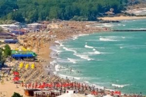 Starea de alertă stârneşte revoltă: Turiştii au voie să doarmă doar în cort, pentru că hotelurile nu au voie să-i cazeze