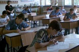 Ministrul Educaţiei anunţă noi măsuri pentru cursurile de pregătire şi examenele naţionale. Un medic va supraveghea starea de sănătate a elevilor