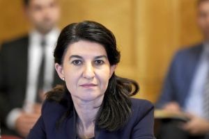 Ministrul Muncii, Violeta Alexandru, va merge astăzi în inspecţie la ferma din Bonn, unde sute de români au PROTESTAT din cauza condiţiilor de muncă