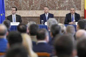 Iohannis, Orban şi Vela daţi în judecată de un europarlamentar