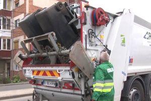 RETIM a început un program amplu de spălare şi igienizare a pubelelor