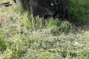 BMW răsturnat pe câmp, din cauza vitezei excesive. La volan era un tânăr beat