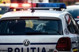 Reghinean reţinut de poliţişti după ce i-a încredinţat maşina fiului său de 13 ani!