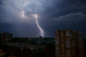 COD GALBEN ȘI PORTOCALIU de ploi torenţiale, FURTUNI şi grindină, în mai multe JUDEȚE
