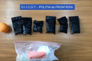 Punctul de trecere a frontierei Bors. Retinut pentru introducere in tara, fara drept, de droguri de mare risc (galerie foto)
